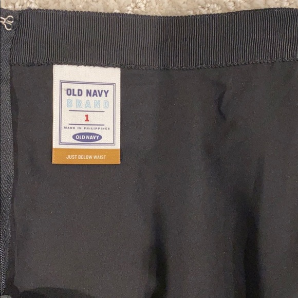 Old navy size 1 black lace skirt. Fully lined - Picture 3 of 5